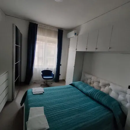 Napoli, Casa Di Jo Al Vomero Apartmán Neapol